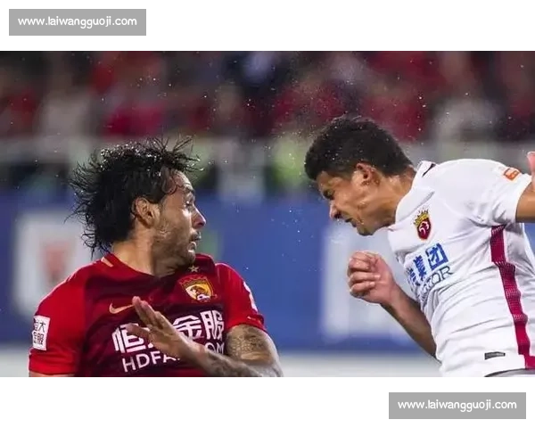 上海上港迎战青岛中能焦点对决解析攻防博弈与胜负走势前瞻 上海上港迎战青岛中能焦点对决解析攻防博弈与胜负走势前瞻